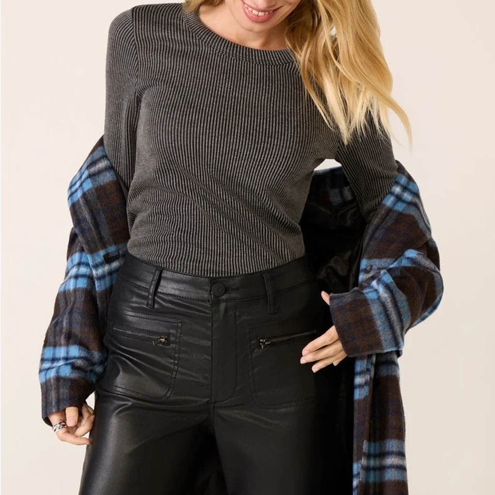 Evereve Perry Ribbed Top - Picture 2 of 2